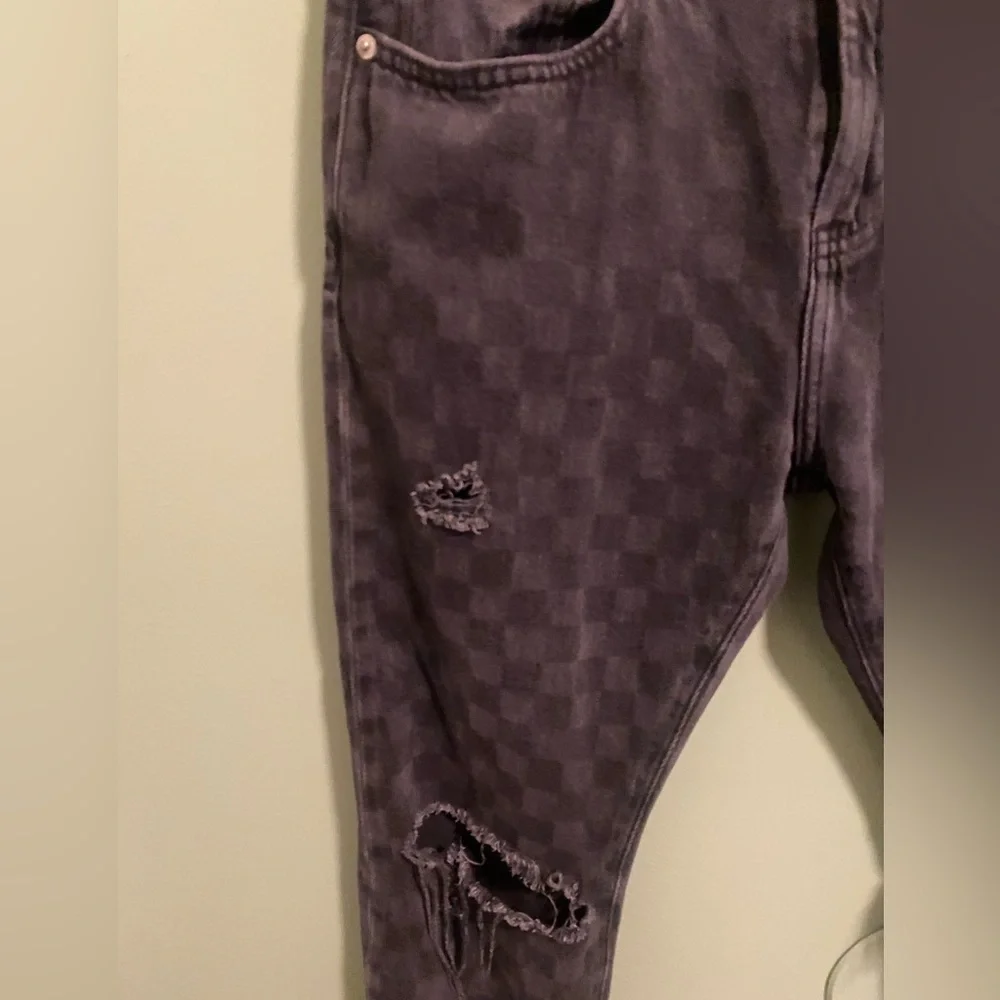 Black lightly checkered Distressed women’s Jeans - Picture 2 of 5